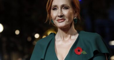 “Arbitro trans? No, è un uomo”. JK Rowling manda in tilt il mondo Lgbt