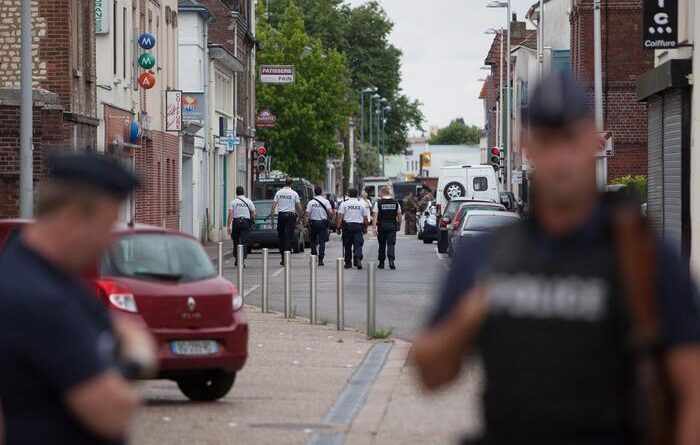Francia: cerca di dare fuoco a sinagoga a Rouen, ucciso