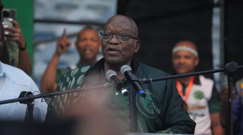 Migliaia di persone accorrono per vedere l’ex presidente sudafricano che si rivolta contro il suo ex partito