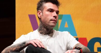 “È fuori controllo”. Lo psicoterapeuta: cosa sta succedendo a Fedez