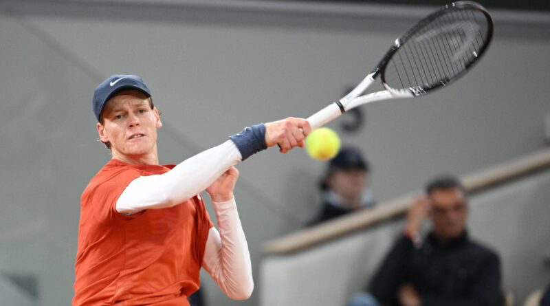 Sinner vince il secondo set 6-3, il primo a Moutet: in palio i quarti del Roland Garros