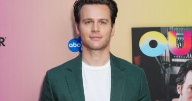 Jonathan Groff non voleva passare 7 anni come “adolescente canterino” in ‘Glee’