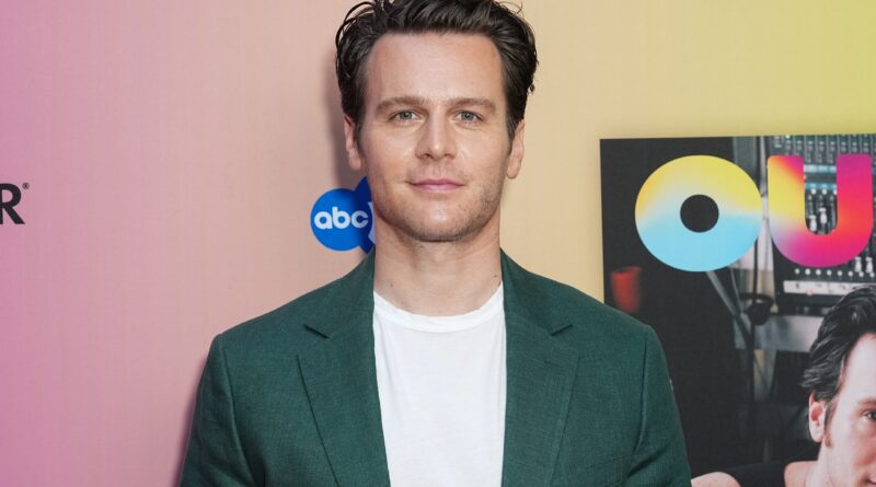 Jonathan Groff non voleva passare 7 anni come “adolescente canterino” in ‘Glee’