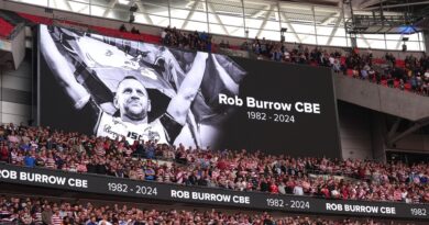 I tifosi del rugby rendono omaggio a Rob Burrow a Wembley e Twickenham