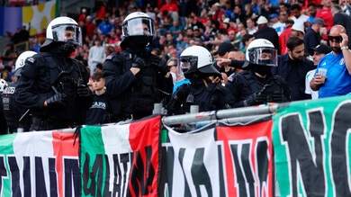 Italia-Albania, alta tensione: fermati 50 italiani, polizia nello stadio