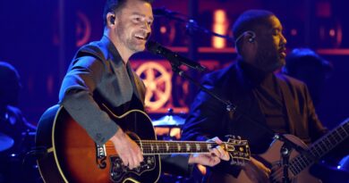 Justin Timberlake si lamenta della “settimana difficile” al primo concerto dopo l’arresto per guida in stato di ebbrezza