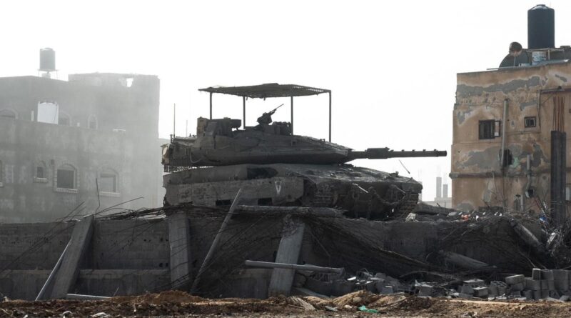 Guerra Israele – Hamas, le notizie di oggi. Media: 8 palestinesi uccisi in un raid israeliano a Gaza. Netanyahu: “Gli scontri a Rafah stanno finendo”. I manifestanti anti-governo bloccano l’autostrada