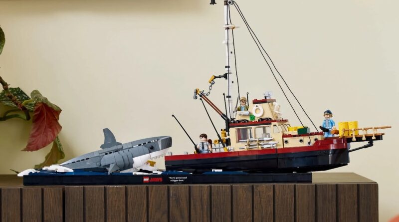 “Ci serve una barca più grossa”: ricreate una delle scene più paurose del cinema con il set LEGO Lo squalo