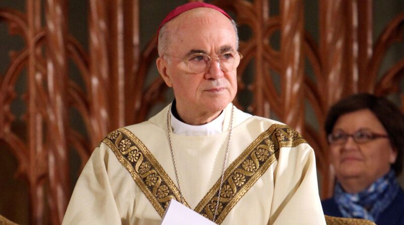 Il Vaticano bandisce l’arcivescovo che ha bollato il Papa come “servo di Satana”
