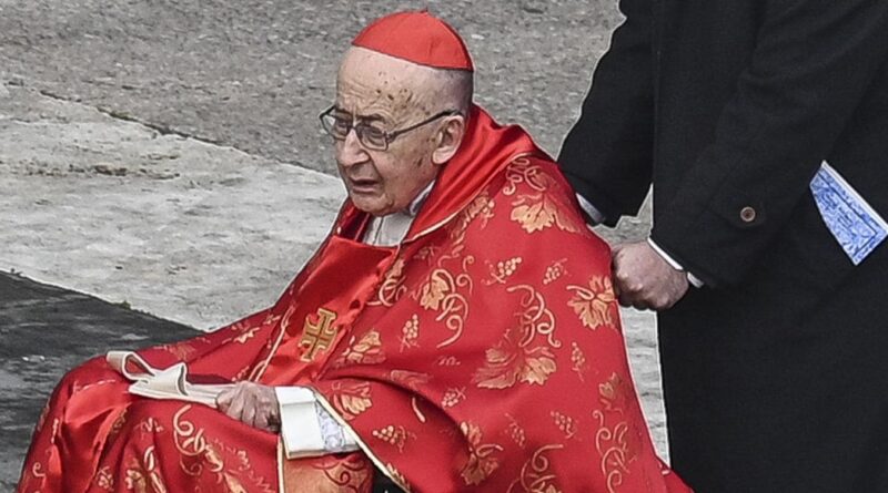 Il cardinale Ruini ricoverato in terapia intensiva: “Ma è vigile e stabile”