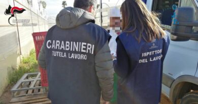 Salerno, i migranti pagavano 2mila euro per ogni istanza presentata al “click day” Decreto flussi