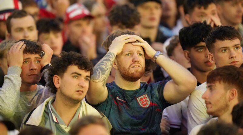 ‘Abbiamo affrontato una squadra migliore’: Tifosi dell’Inghilterra sconvolti escono dai bar e dalle fan zone dopo la sconfitta a Euro 2024