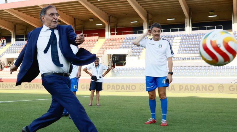 Torna la partita del cuore tra parlamentari e cantanti: La Russa Ct, Schlein e Conte in attacco