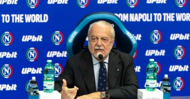 Napoli, De Laurentiis: “È iniziata la ri-semina. Nel calcio chi arriva 2° sembra un fesso”. E non risponde su Osimhen