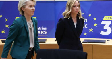 Von der Leyen verso il bis aspetta un segnale da Meloni, la Sinistra europea chiede il rinvio del voto