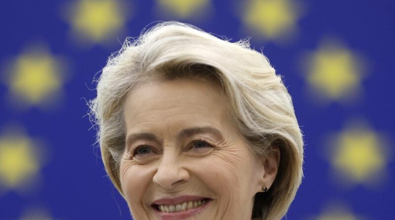 Von der Leyen rieletta presidente della Commissione Ue: 401 sì