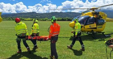 Si rovescia mezzo di volontari durante una gara, un morto