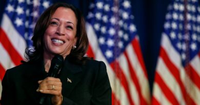 Centinaia di persone si presentano per Kamala Harris in un’enclave della Florida che non vota per un democratico dal 2000