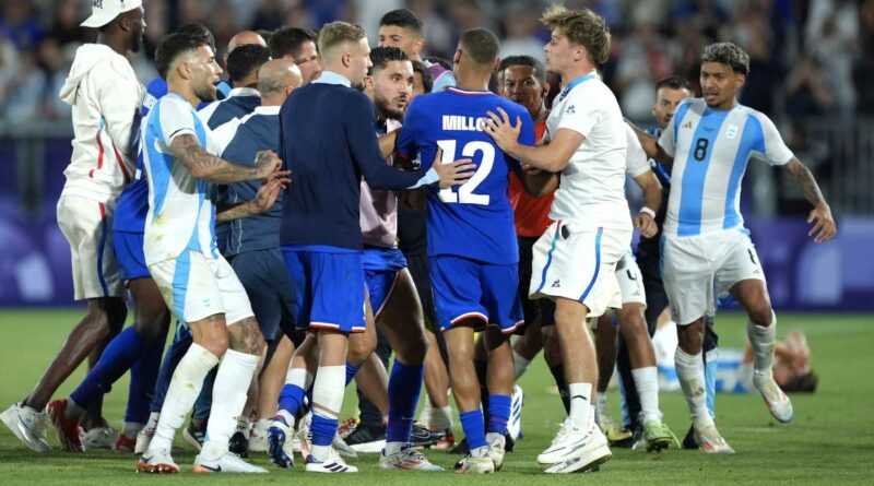 Francia-Argentina 1-0, ma parapiglia nel finale: cosa è successo e perché