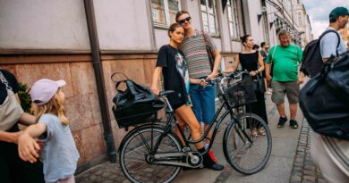 Le migliori foto di street style dalle sfilate della primavera 2025 a Copenhagen