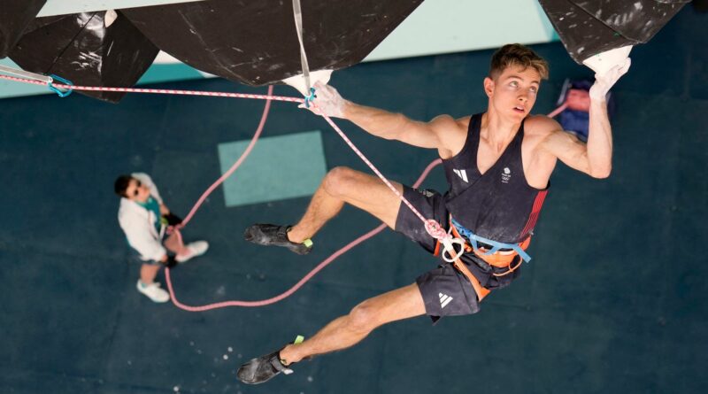 Il teenager del Team GB Toby Roberts si aggiudica l’oro nell’arrampicata