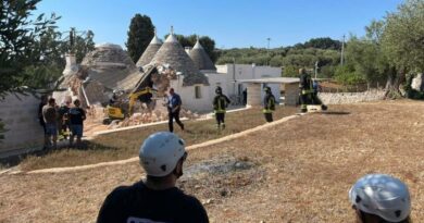 Esplosione in un trullo nel Brindisino: una donna ferita, si scava tra le macerie