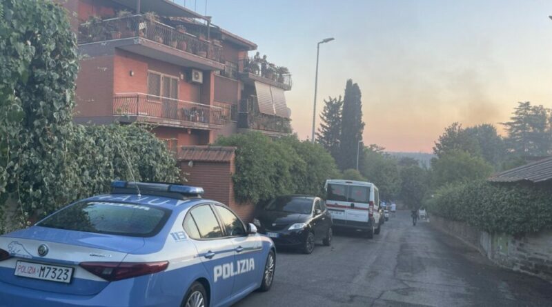 Roma, vasto incendio nell’area sud ovest della città: centinaia di persone evacuate dalle abitazioni e da un parco acquatico