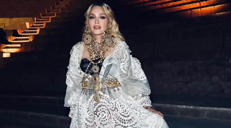 Madonna a Pompei stacca un assegno da 250mila euro al progetto Sogno di Volare