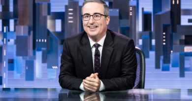 John Oliver prega i repubblicani di “smettere di essere così fottutamente strani”