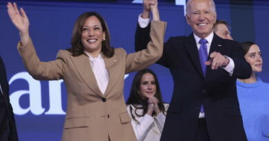 Biden; ‘Trump perdente, Kamala la mia scelta migliore’ Harris: ‘Grati per sempre a Joe’