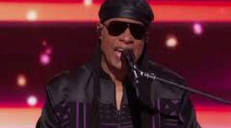 VIDEO: Stevie Wonder alla convention dem Usa trascina il pubblico con la sua “Higher Ground”