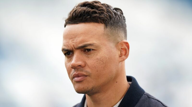 Jermaine Jenas licenziato dalla BBC dopo “lamentele sul suo comportamento”