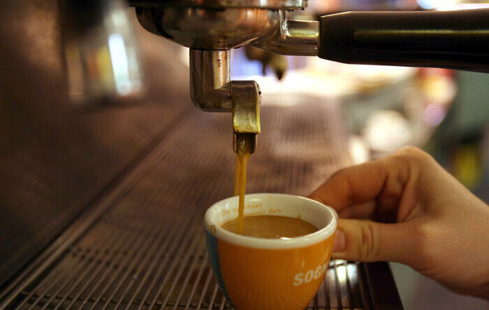 La tazzina di caffè al bar potrebbe arrivare a 2 euro