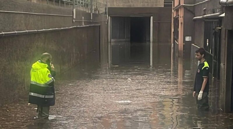 Maltempo: crolla un ponte nel Torinese, 30 isolati. Chiusa la strada per Cogne