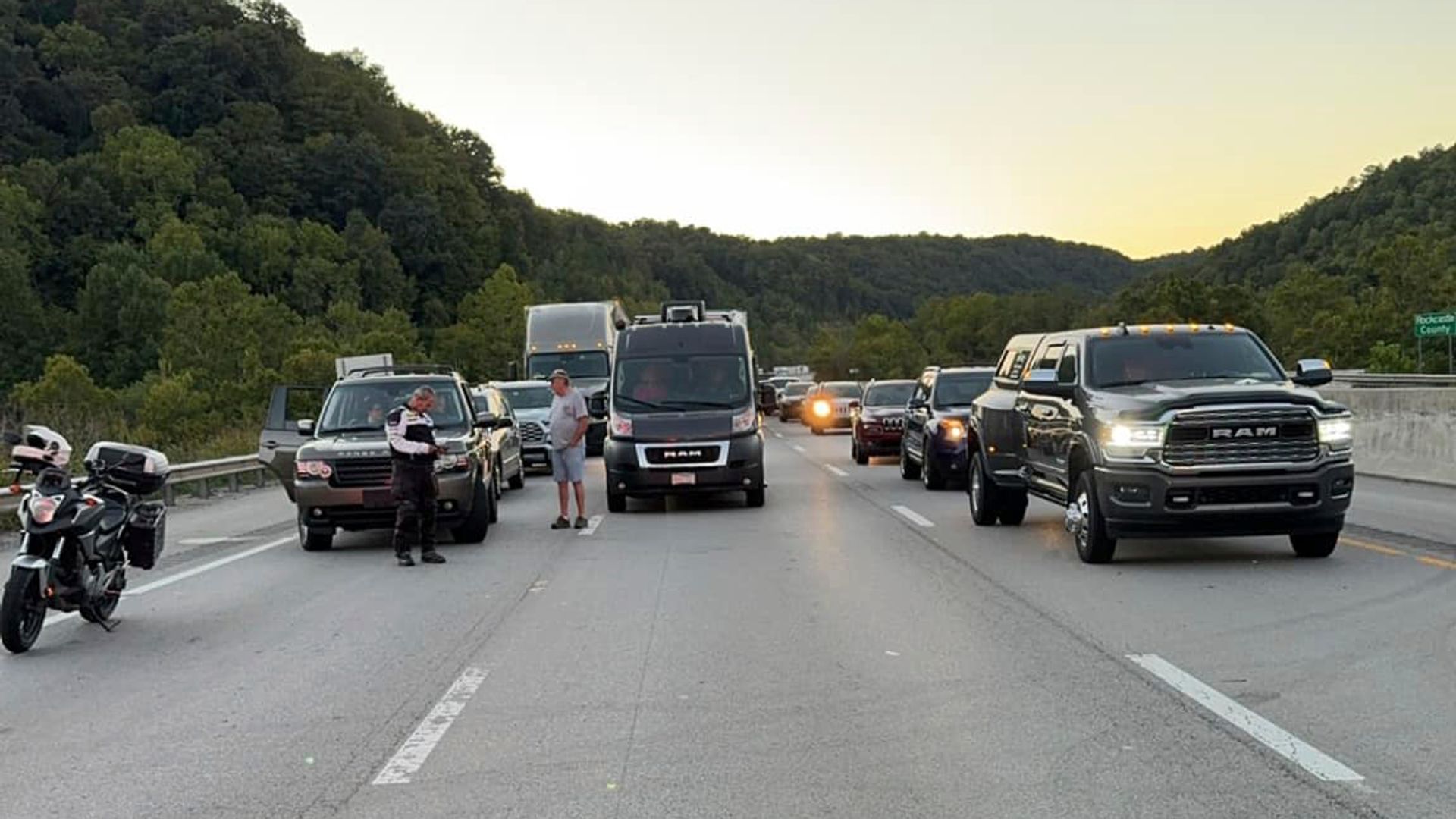 Caccia all’uomo dopo gli spari alle auto sull’autostrada del Kentucky