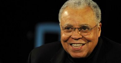 Addio a James Earl Jones, la voce di Darth Vader e di Mufasa