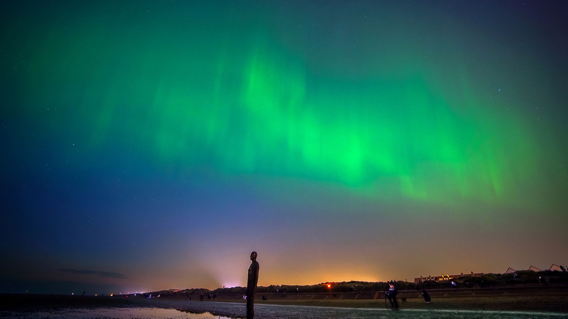 L’aurora boreale potrebbe essere visibile in tutto il Regno Unito stasera: quando e dove si può vedere?