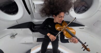 Polaris Dawn: Sarah Gillis ha suonato un violino nello Spazio, per beneficenza