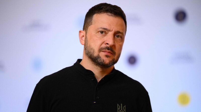 Guerra Ucraina – Russia, le notizie di oggi. Zelensky: “Autorizzateci a colpire le basi aeree russe”