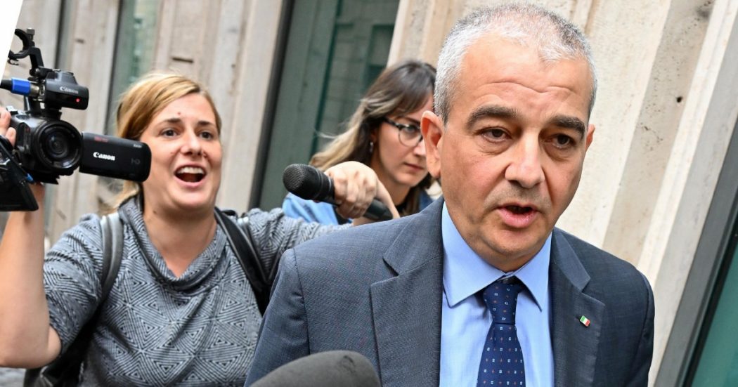 Fratelli d’Italia, oggi cambia il mattinale: sarà basato sugli editoriali dei quotidiani di destra. Che il giorno prima parlano con Fazzolari