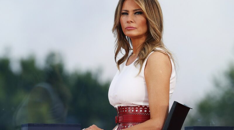 Melania Trump potrebbe ripubblicare le sue foto di nudo, secondo un fotografo