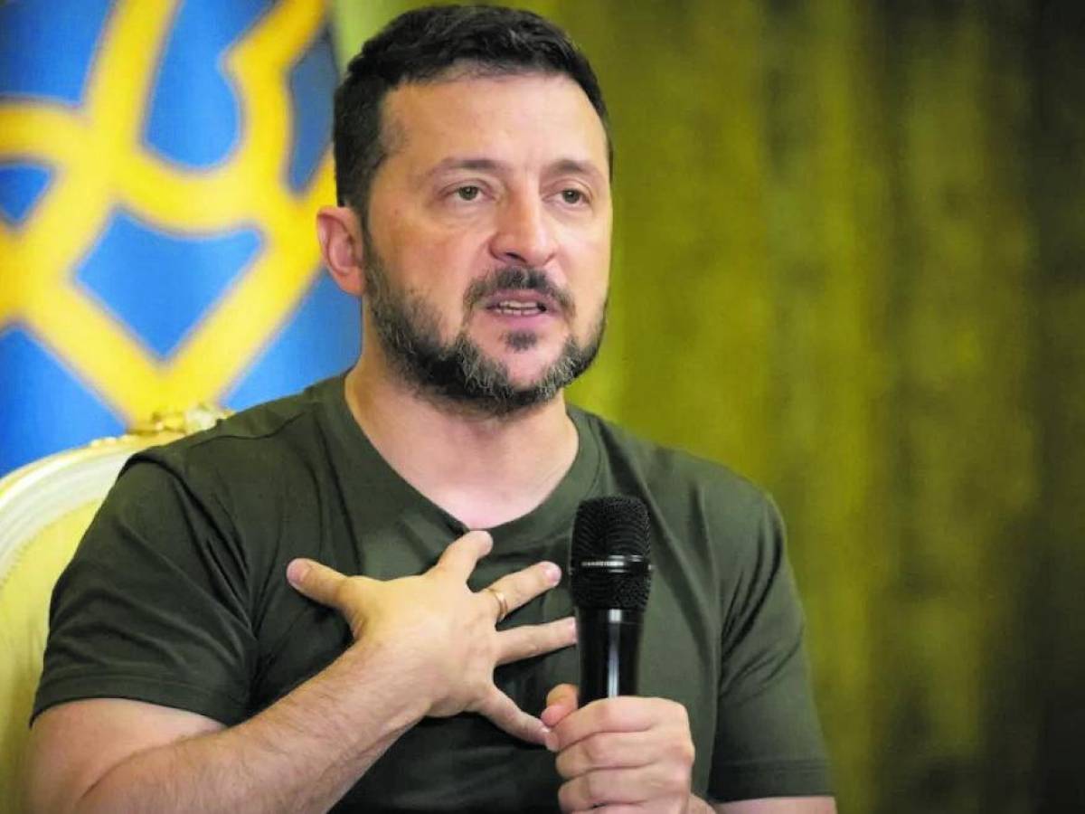 Zelensky presenta il “piano della vittoria”: ci sono i missili a lungo raggio