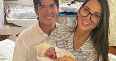 Olivia Munn accoglie una figlia da madre surrogata un anno dopo la diagnosi di cancro