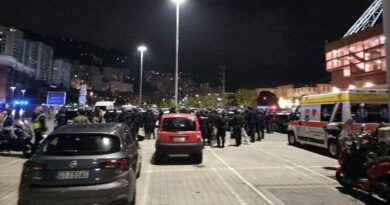 Guerriglia dopo Genoa-Sampdoria: polizia in tenuta antisommossa per contenere i danni