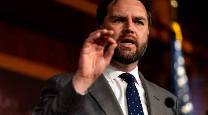 Sì, JD Vance ha mentito sull’aborto e non bisogna fidarsi di ciò che lui o Donald Trump dicono sui diritti riproduttivi