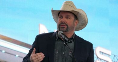 La star della musica country Garth Brooks accusato di stupro in una causa legale