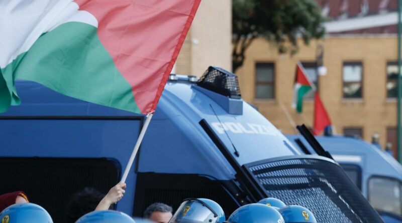 Comunisti, collettivi, centri sociali e anarchici: ecco chi sarà in piazza a Roma il 5 ottobre