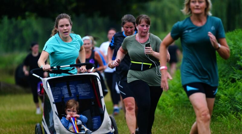 Parkrun è iniziato con 13 corridori, ma ora, in occasione del suo 20° anniversario, accoglie milioni di persone ogni settimana: ecco come è successo