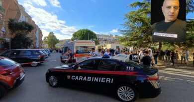 Spara e uccide un uomo, poliziotto picchiato dai familiari della vittima