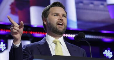 JD Vance dimentica di attenersi al copione, e ammette che lui e Donald Trump finanzieranno la maternità pianificata in un secondo mandato